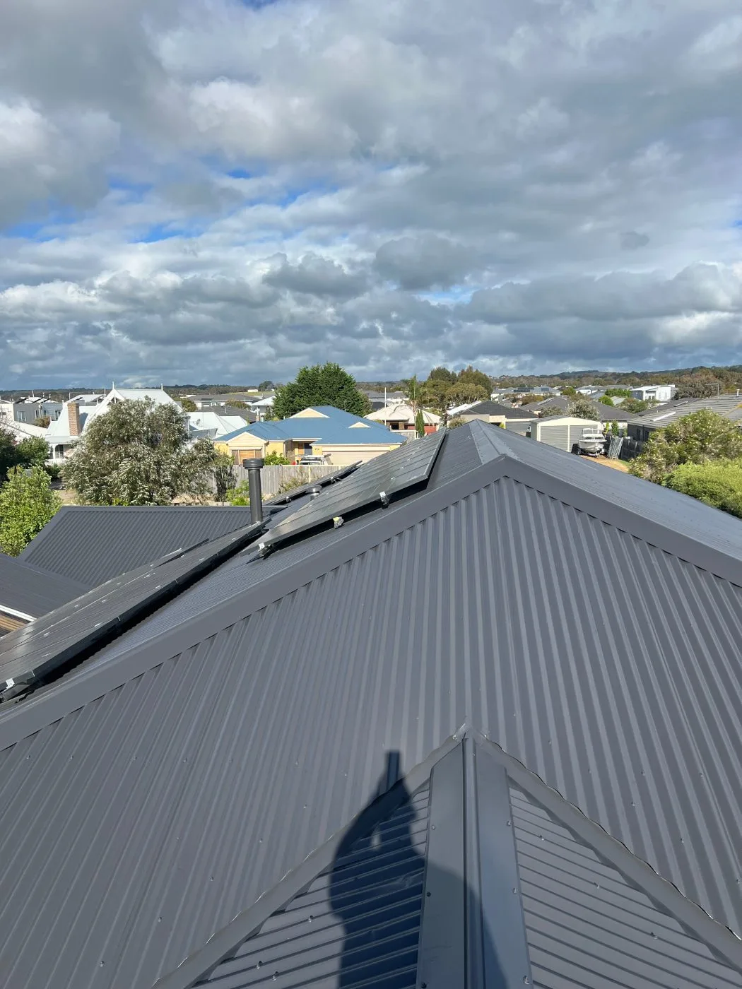 Colorbond metal roof painted by Jetblack Painting