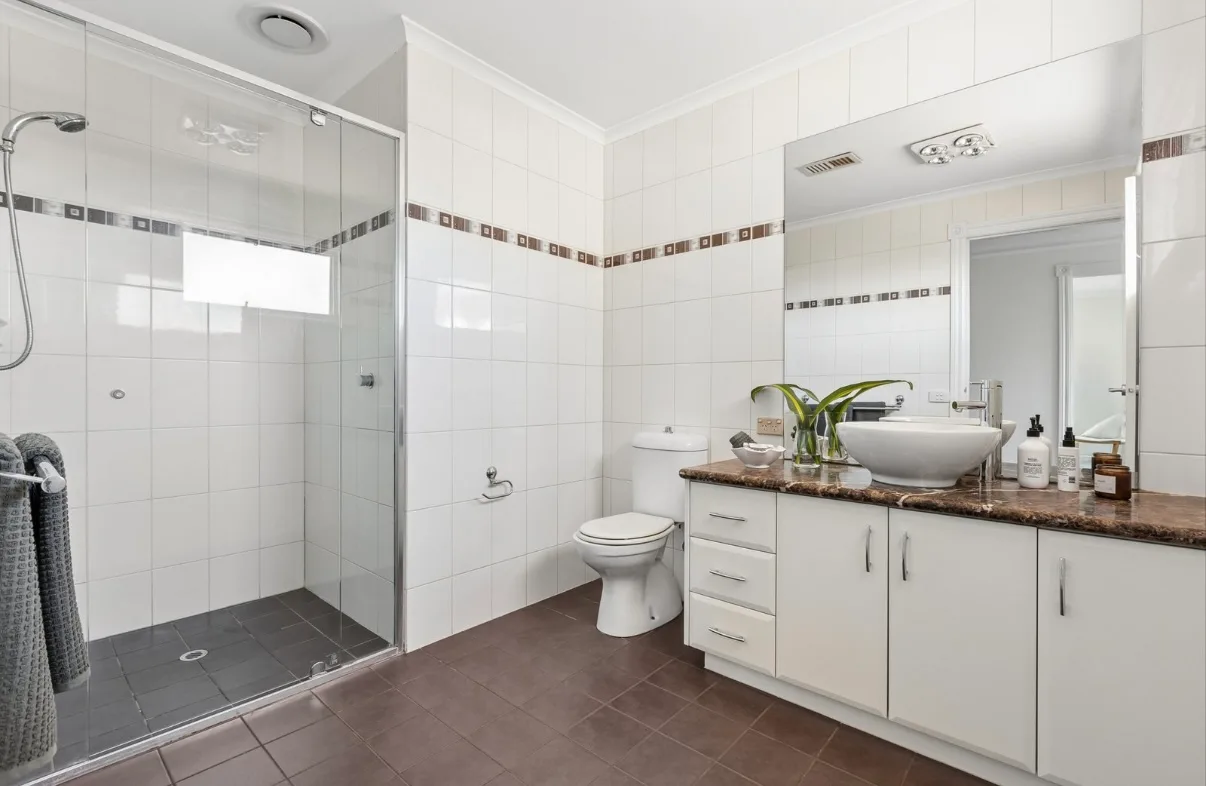 Bathroom in a Malvern home after a pre-sale interior repaint, with the ceiling and walls above the tiling repainted